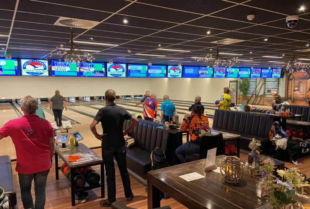 Sfeerbeeld van een bowlingcompetitie