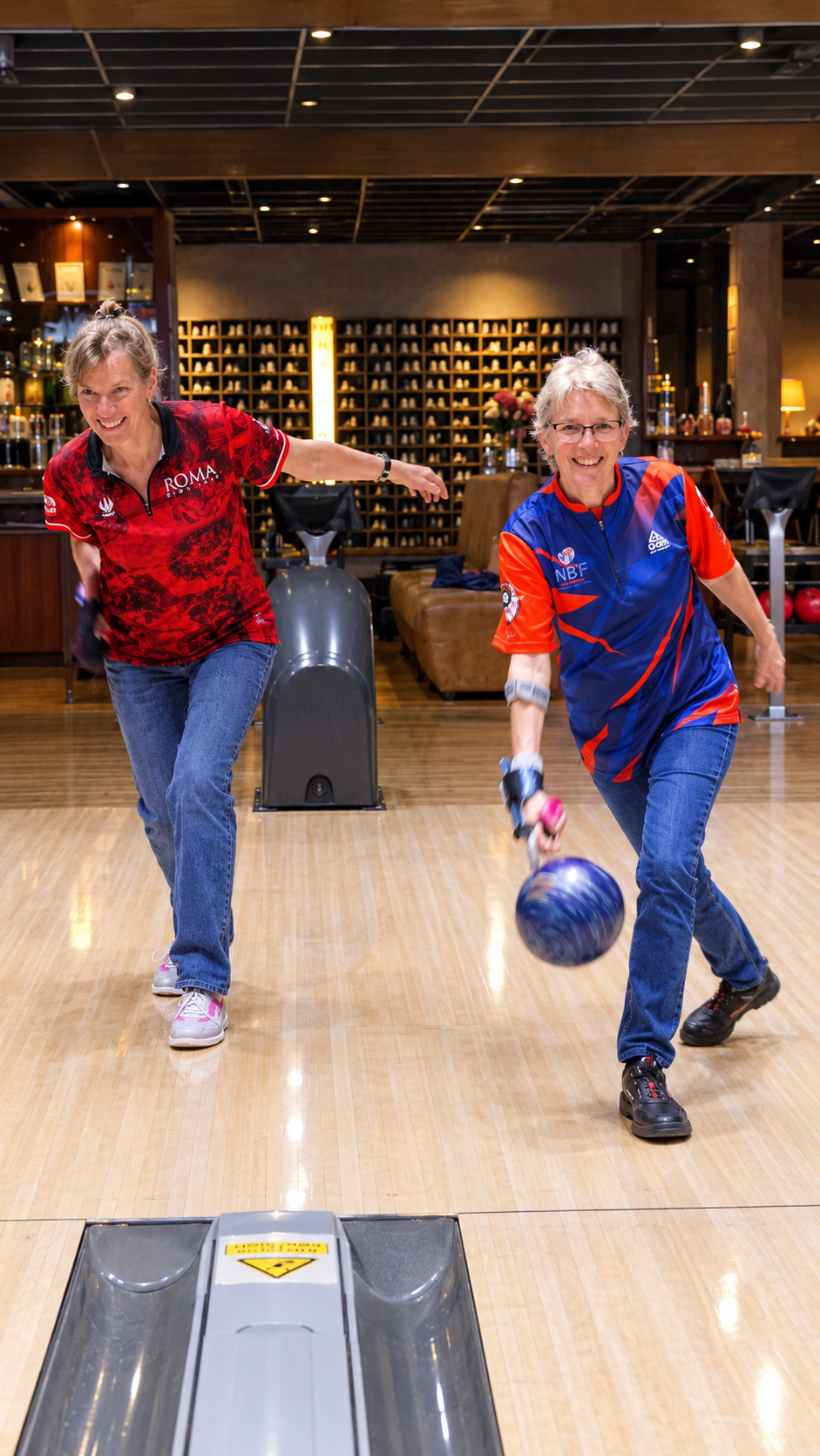 Ada en Saskia van Bowlingvereniging Lelystad